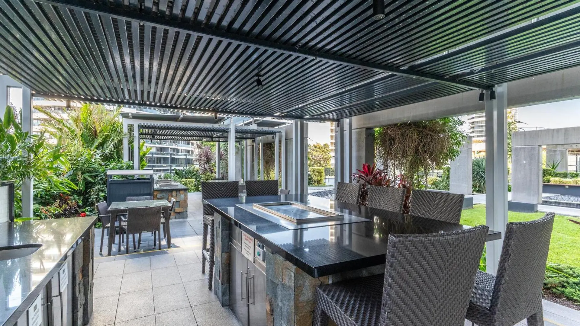 Broadbeach Luxury Oracle Tower 1 Apartment 2Bed 2Bath 1 Car Australia